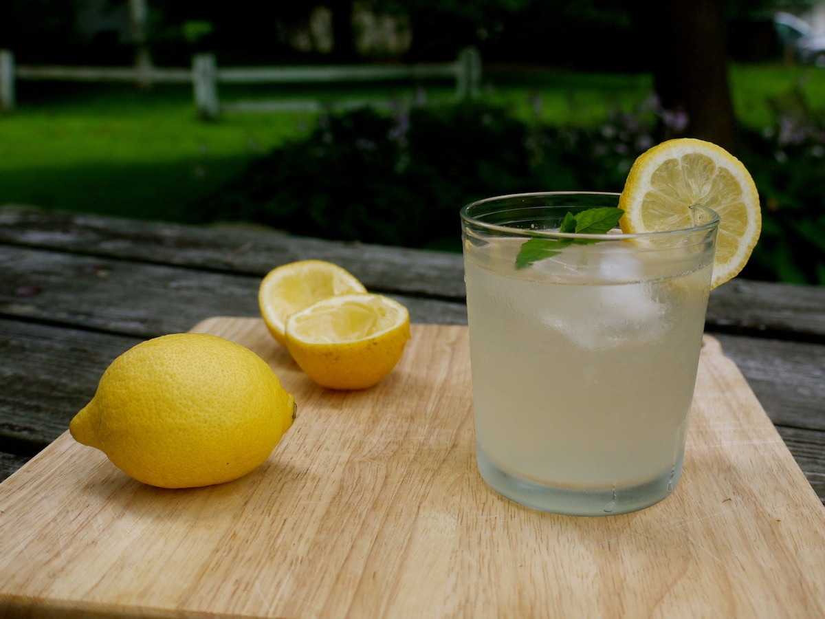 glass of fermented lemonade 
