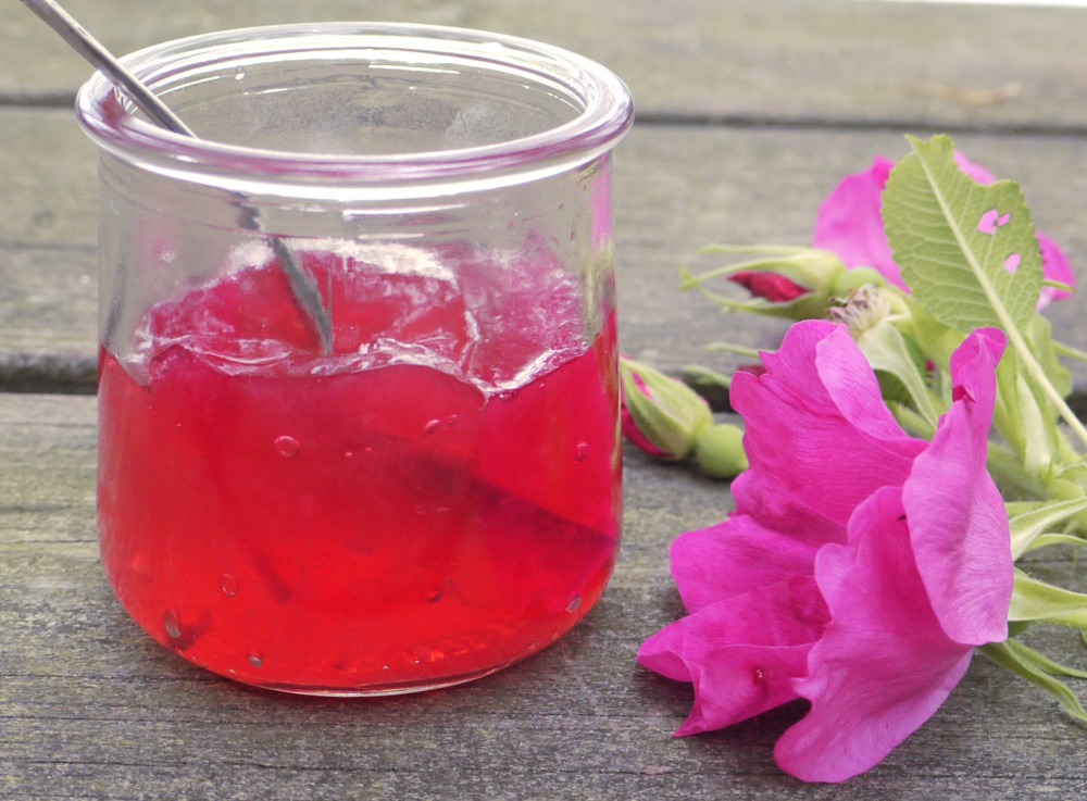 rose petal jelly low sugar with rose flowers